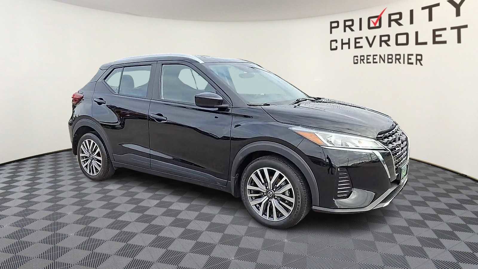 Used 2024 Nissan Kicks SV image 2