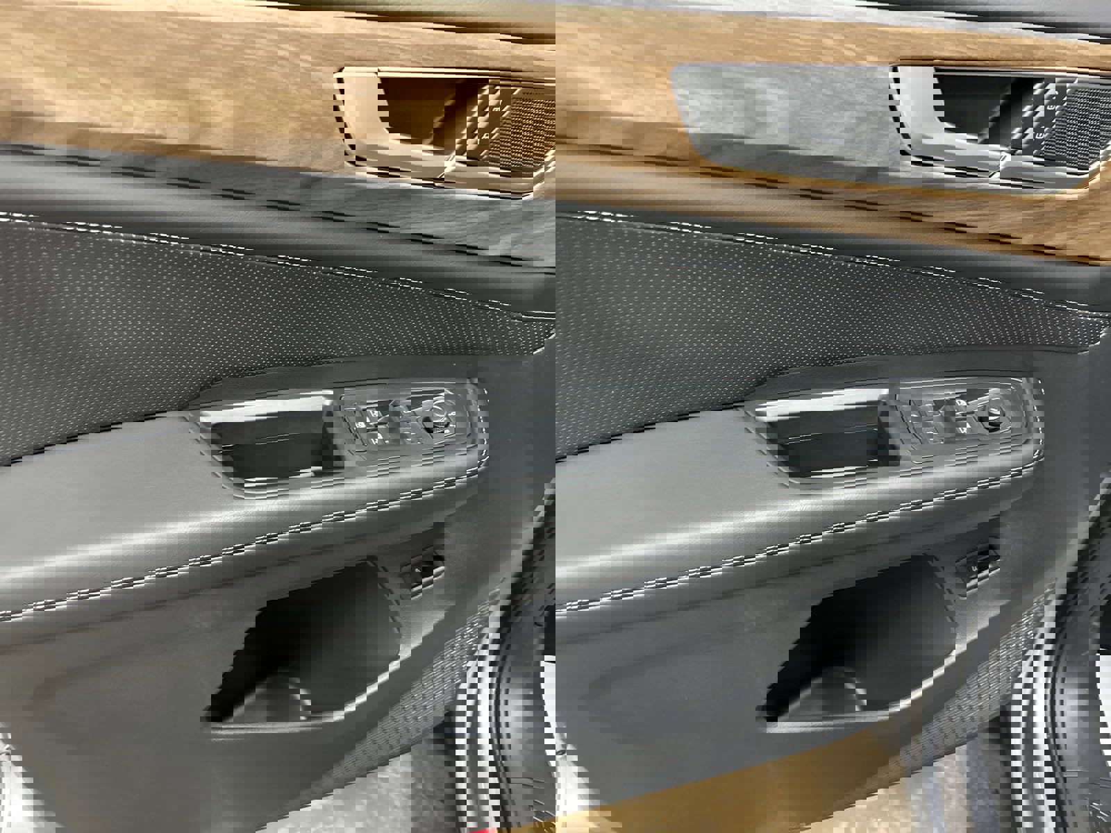 New 2025 Volkswagen Atlas SE image 10