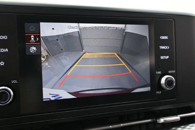 Used 2024 Kia Carnival LX FWD image 19