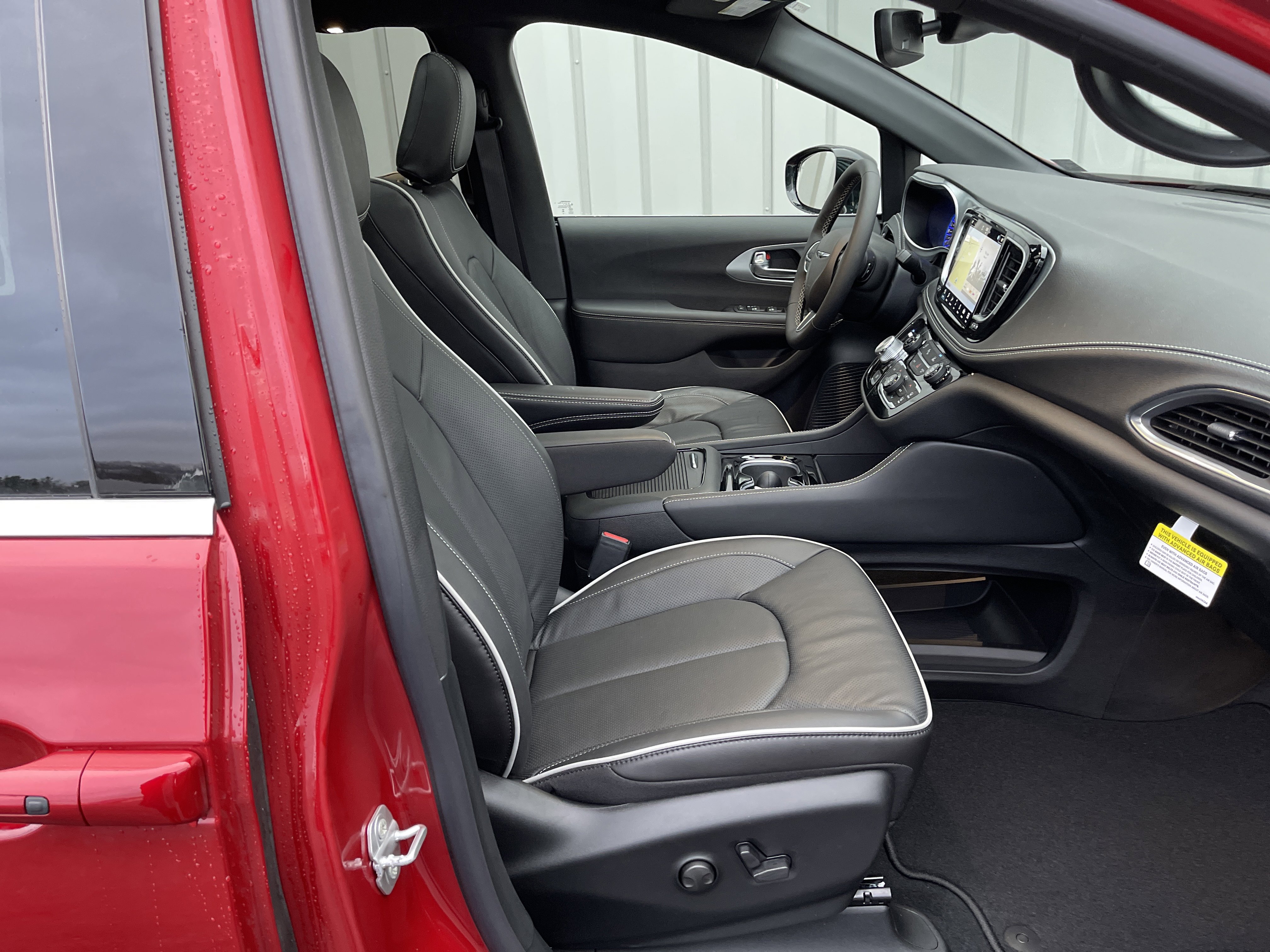 New 2026 Chrysler Pacifica Limited w/ Trailer Tow Group image 16