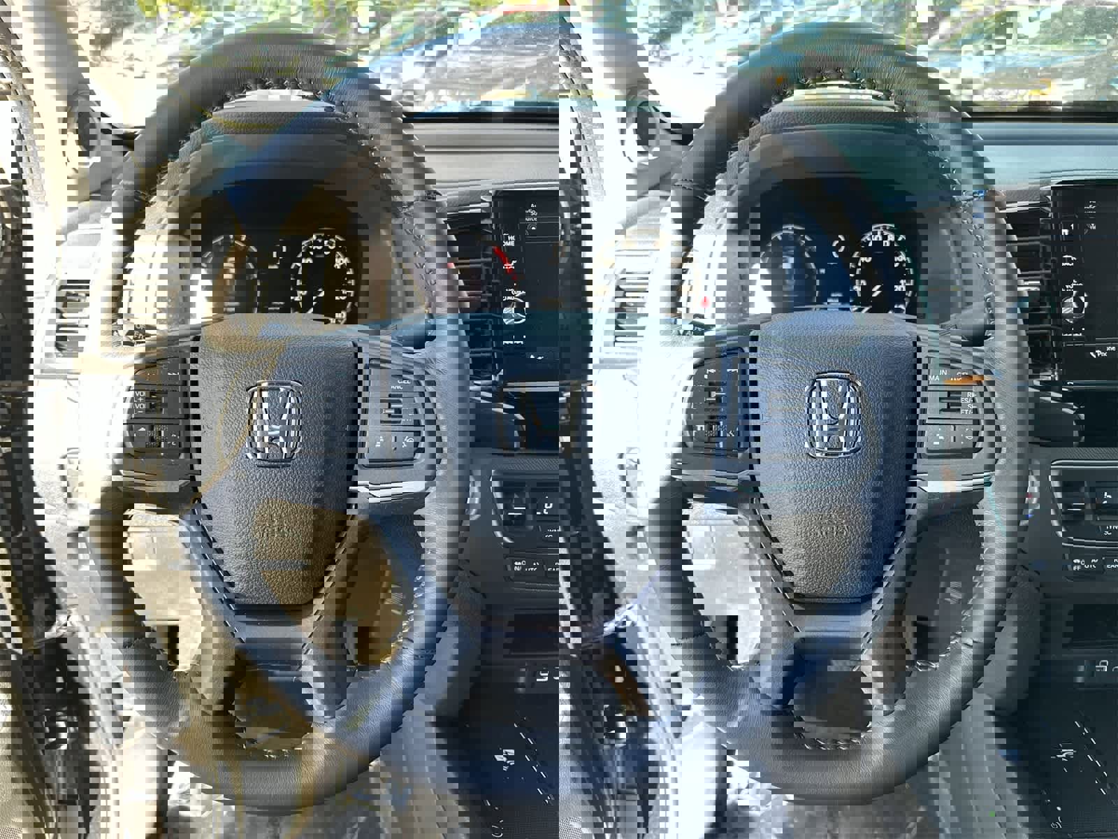 Used 2025 Honda Ridgeline Sport image 3