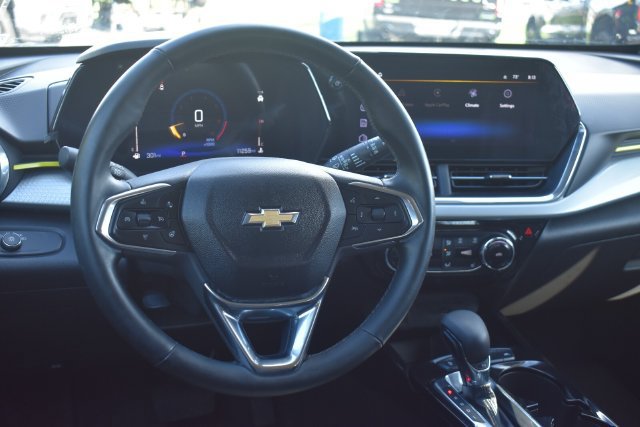 Certified 2025 Chevrolet Trax LT w/ LT Convenience Package FWD image 19