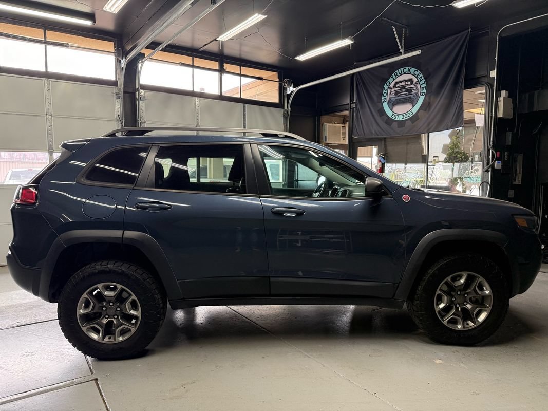 Used 2019 Jeep Cherokee Trailhawk w/ Cold Weather Group AWD/4WD image 8