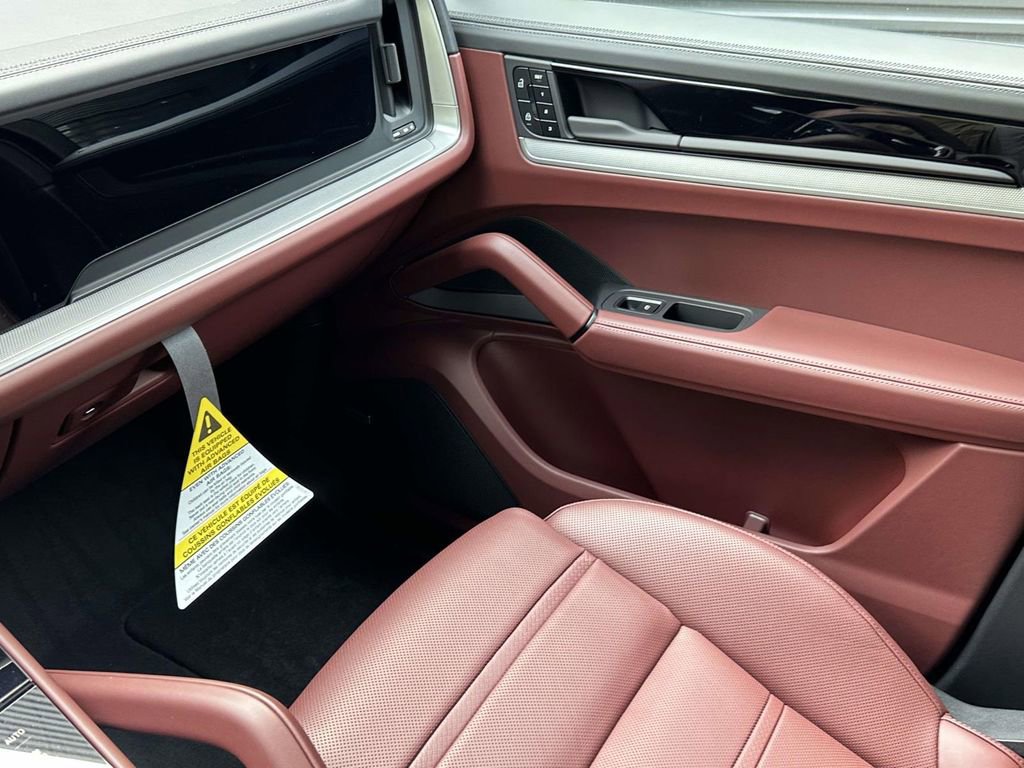 New 2025 Porsche Cayenne S image 27