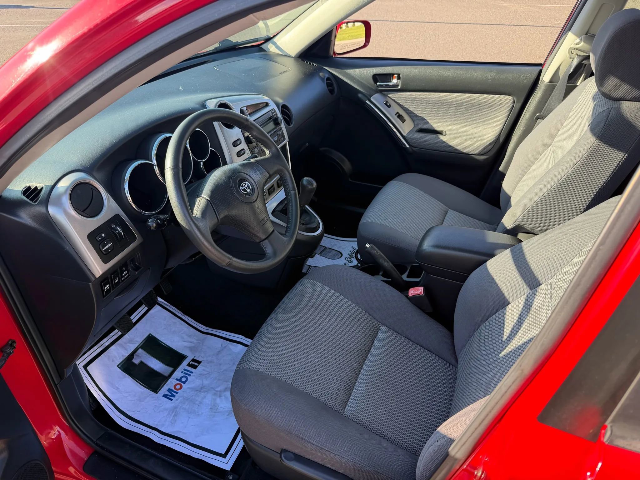 Used 2006 Toyota Matrix XR image 9