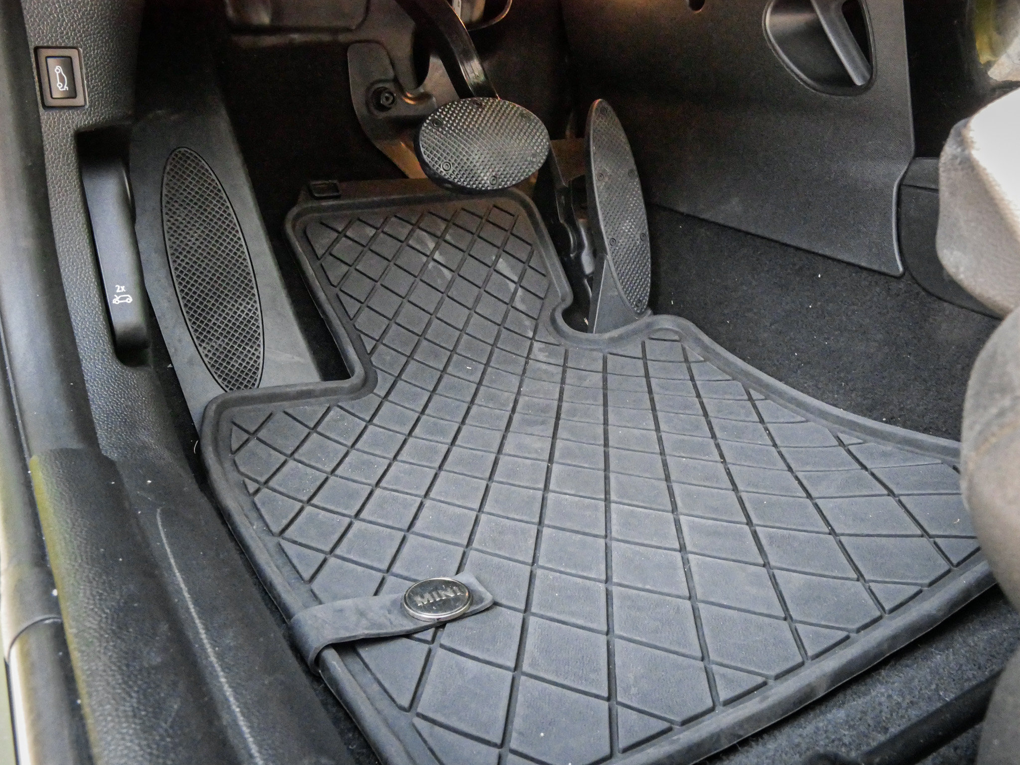 Used 2024 MINI Cooper S w/ Signature Upholstery Package FWD image 15