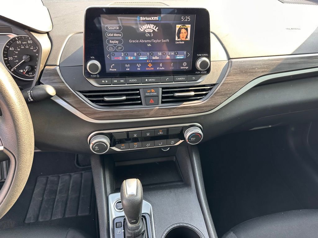 Used 2025 Nissan Altima 2.5 SV image 25