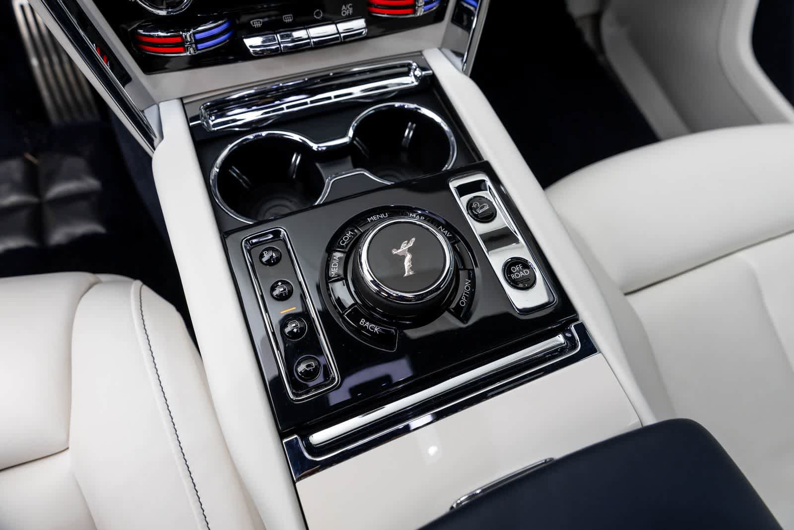 Used 2023 Rolls-Royce Cullinan w/ Cullinan Package image 40