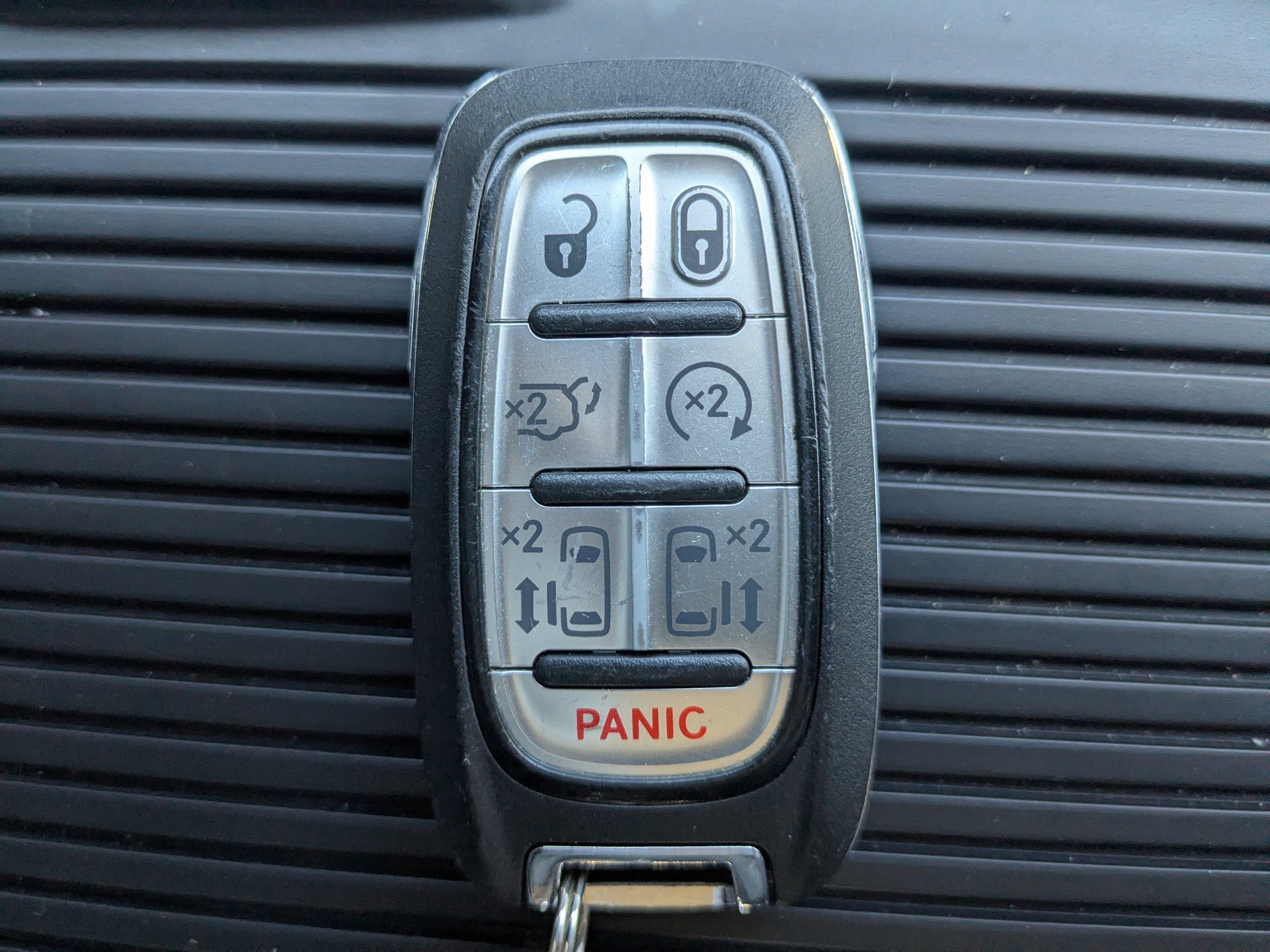 Used 2024 Chrysler Pacifica Touring-L image 31