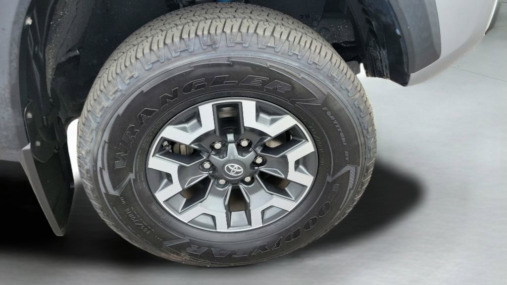 Used 2021 Toyota Tacoma TRD Off-Road image 10