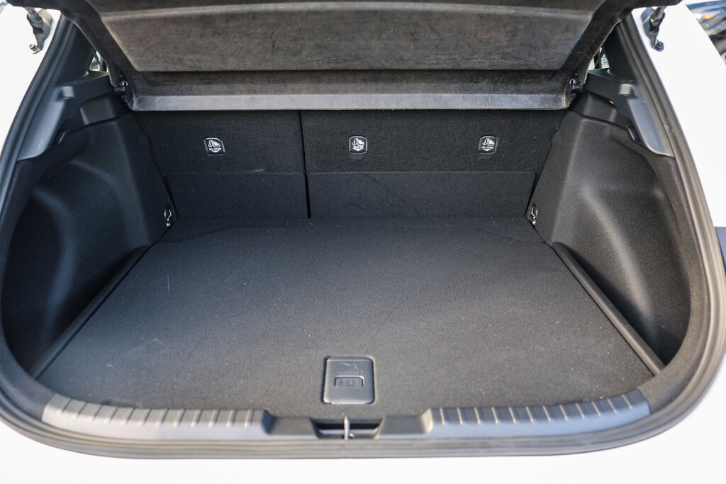 Certified 2026 Toyota Corolla SE w/ Black Out Package (TMS) FWD image 24