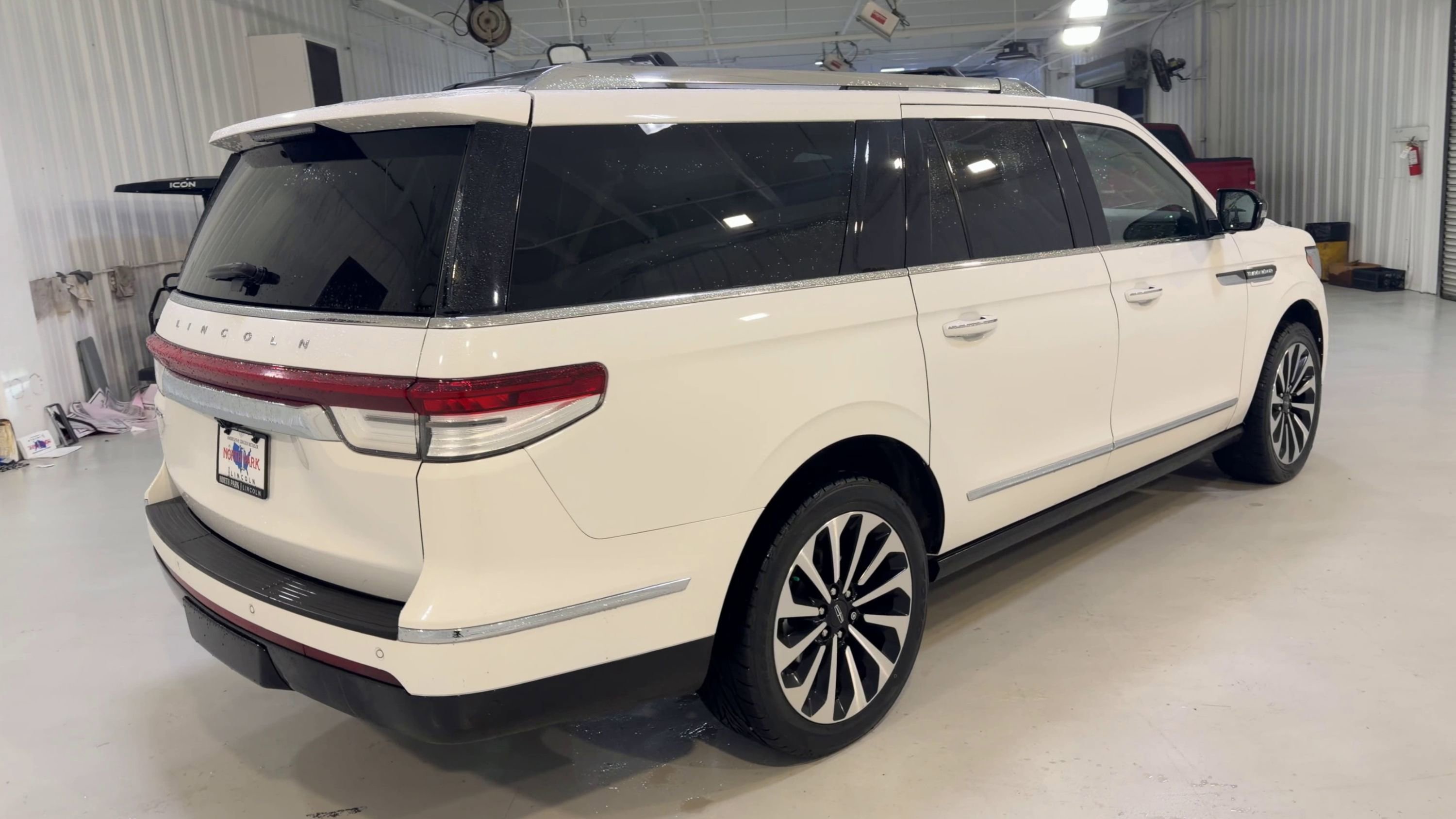 Used 2023 Lincoln Navigator L Reserve AWD/4WD image 9