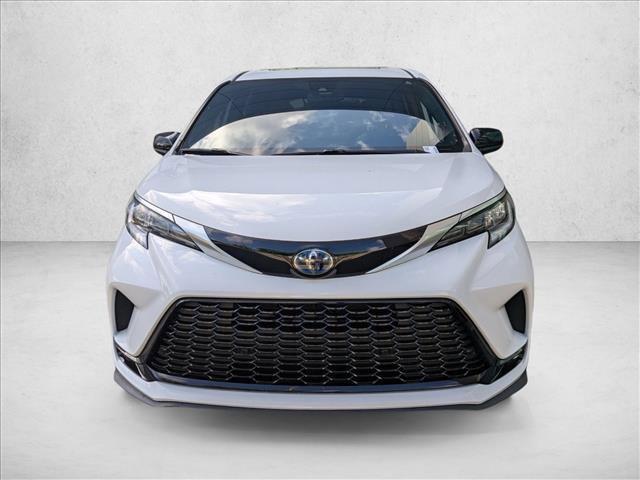 Used 2022 Toyota Sienna XSE FWD image 2