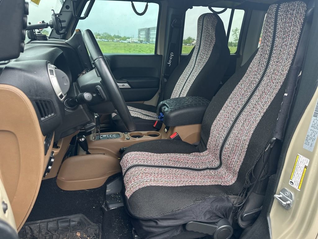 Used 2017 Jeep Wrangler Unlimited Rubicon w/ Connectivity Group AWD/4WD image 16