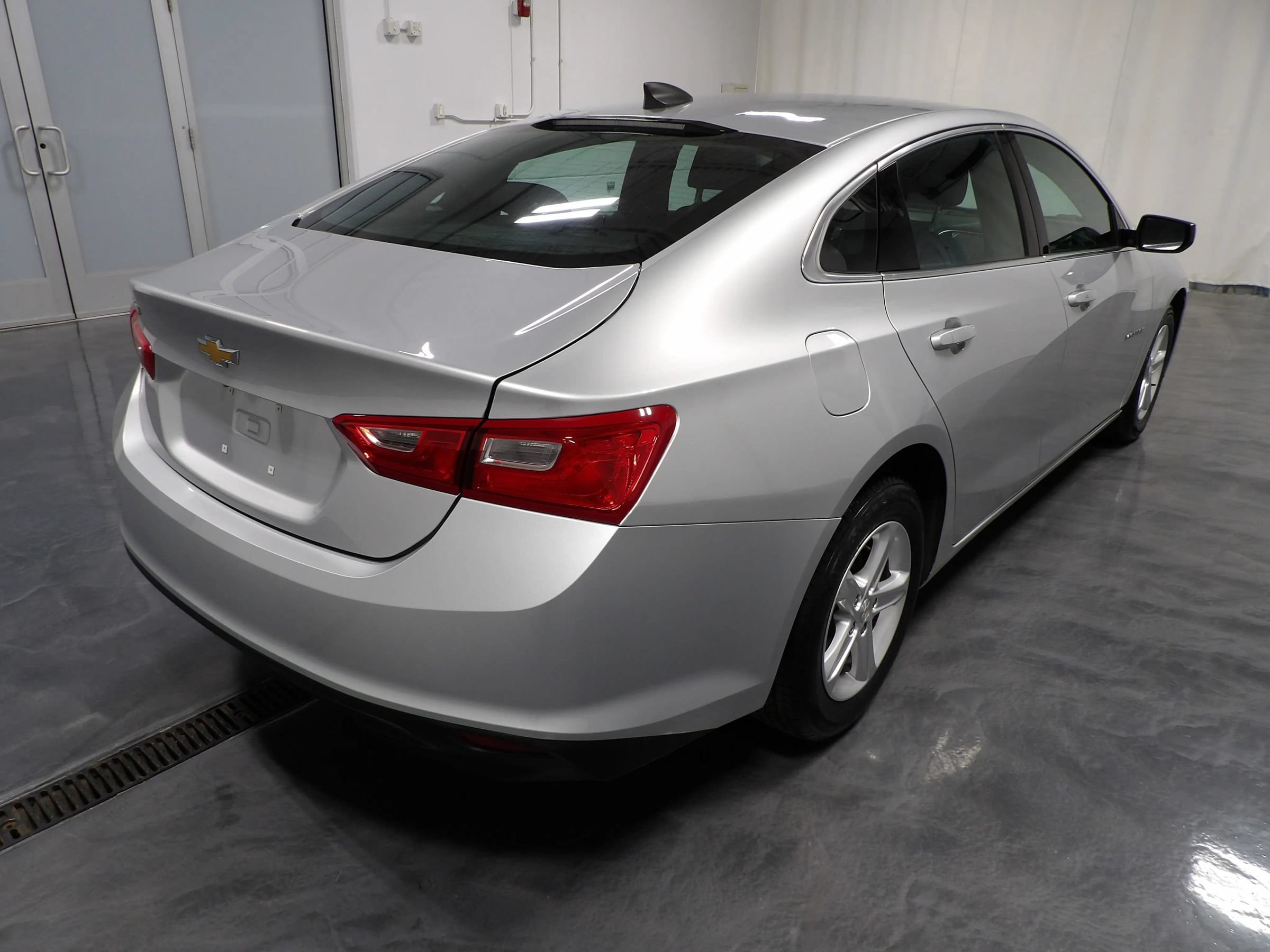 Used 2020 Chevrolet Malibu LS FWD image 4