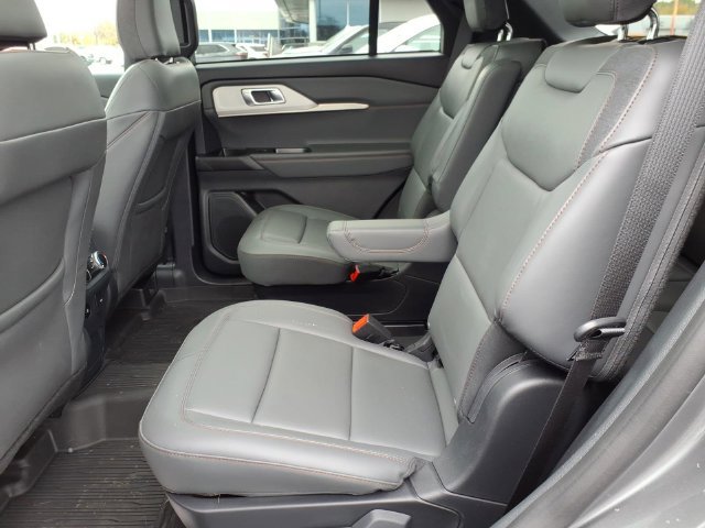 Used 2027 Ford Explorer Active w/ Active Comfort Package AWD/4WD image 16