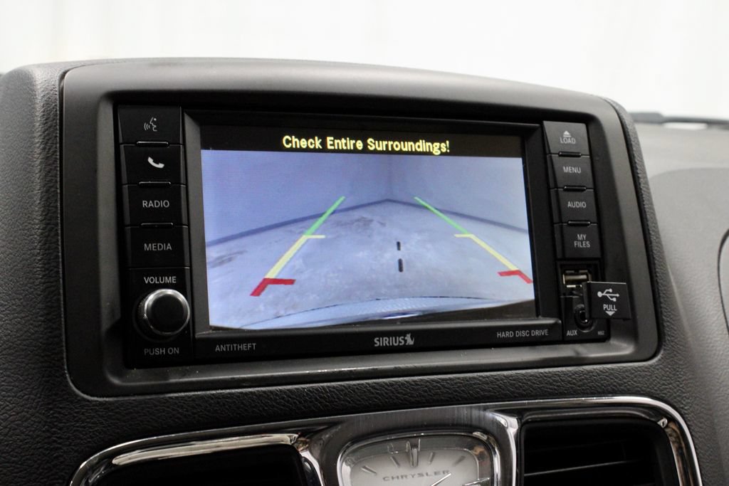 Used 2016 Chrysler Town & Country Touring FWD image 2