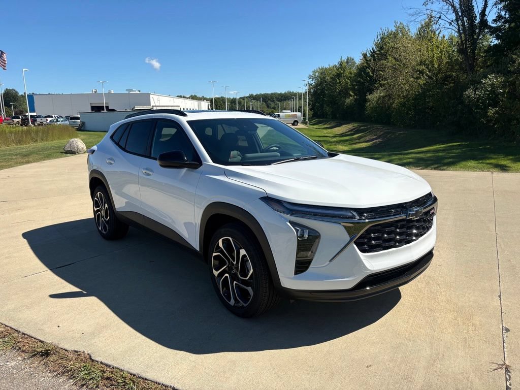 New 2026 Chevrolet Trax RS w/ Sunroof Package FWD image 11