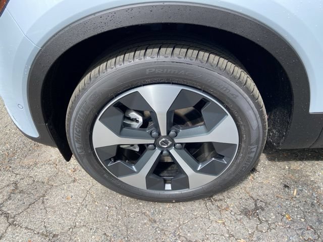 New 2026 Volvo XC40 B5 Plus w/ Climate Package AWD/4WD image 9