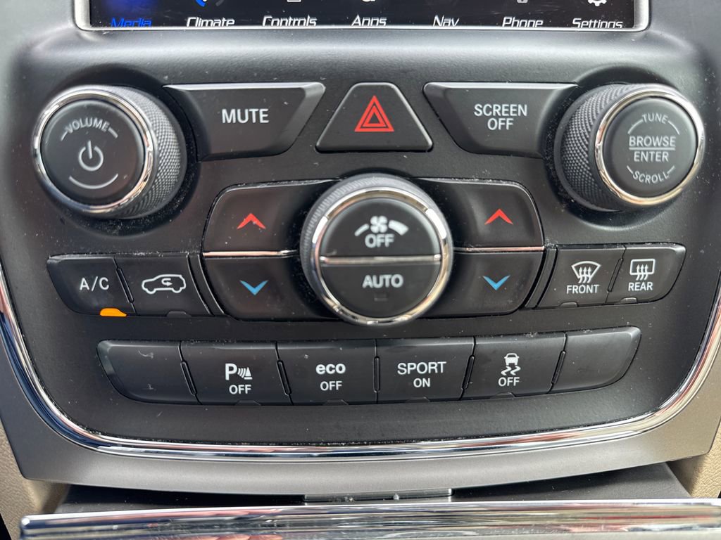 Used 2018 Jeep Grand Cherokee Limited w/ Luxury Group II image 32