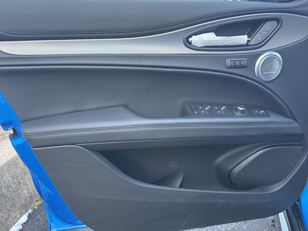 New 2025 Alfa Romeo Stelvio Sprint image 12