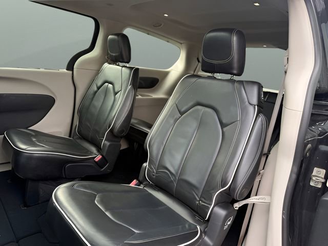 Used 2023 Chrysler Pacifica Limited FWD image 16