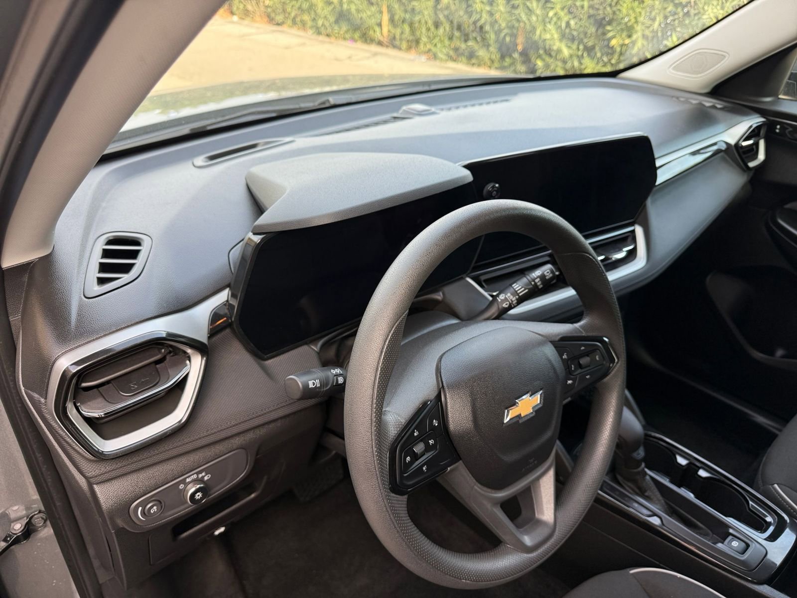 Used 2025 Chevrolet TrailBlazer LT image 32