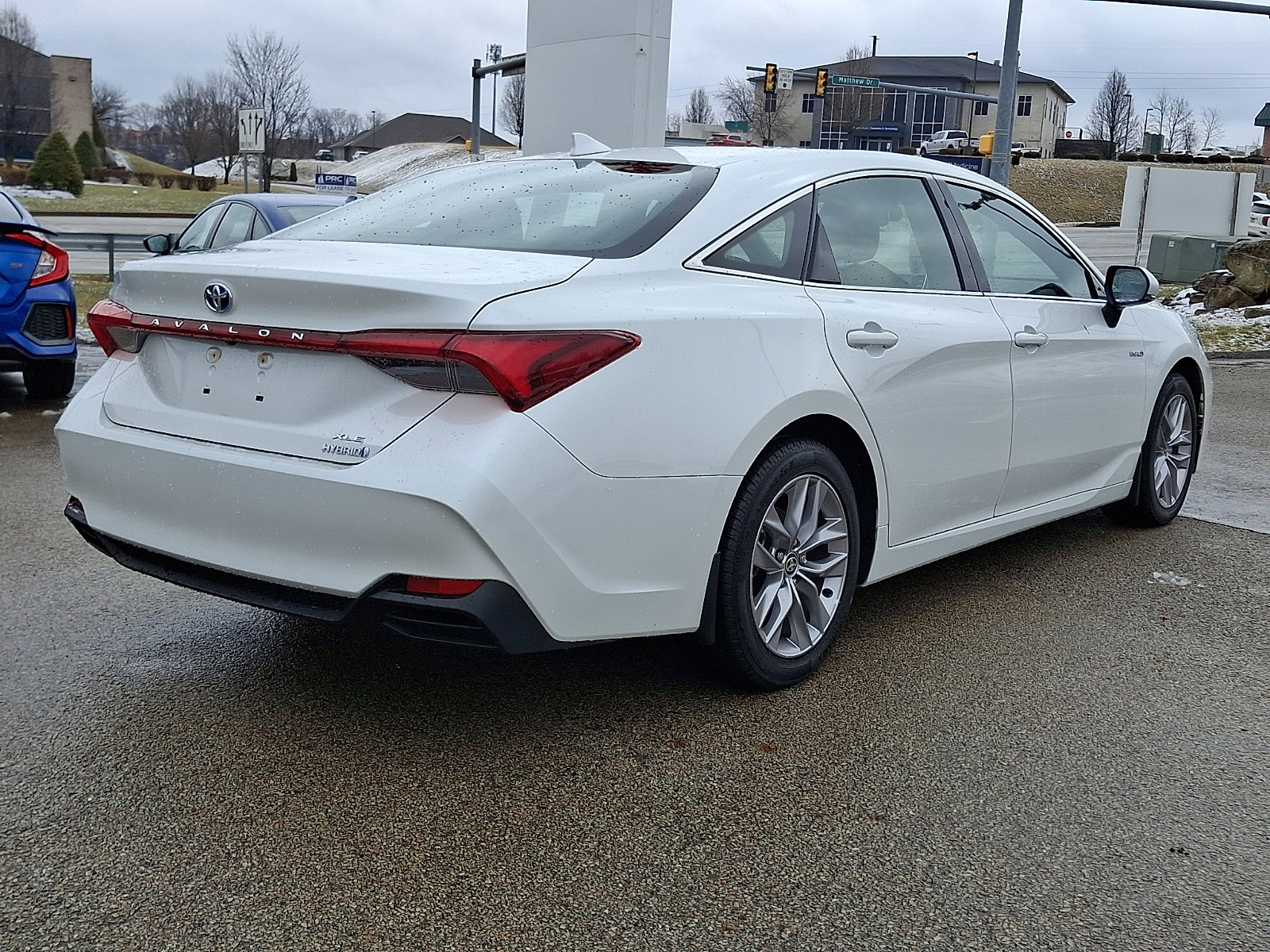 Certified 2021 Toyota Avalon XLE w/ Moonroof Package image 6