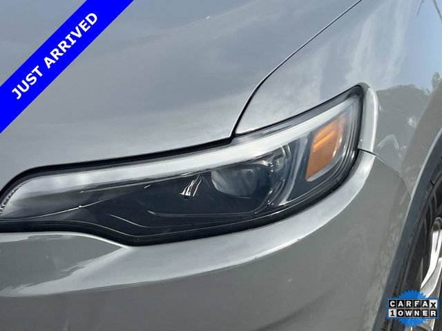 Used 2019 Jeep Cherokee Latitude Plus w/ Cold Weather Group AWD/4WD image 6
