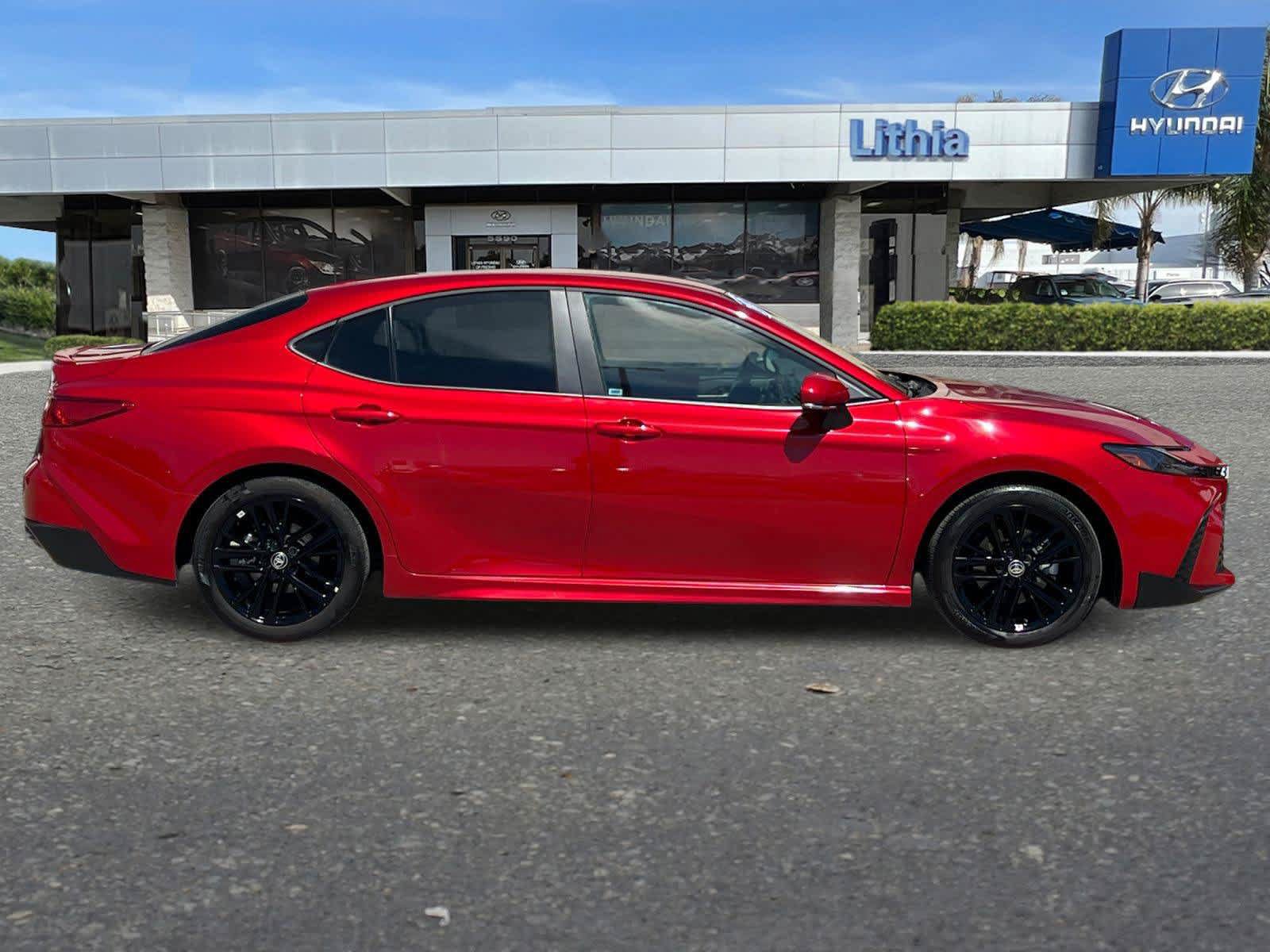 Used 2025 Toyota Camry SE FWD image 8