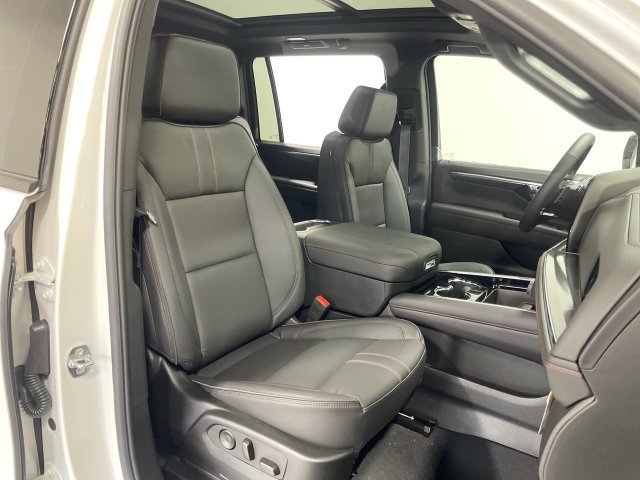 Used 2025 Chevrolet Suburban RST w/ RST Capability Package AWD/4WD image 33