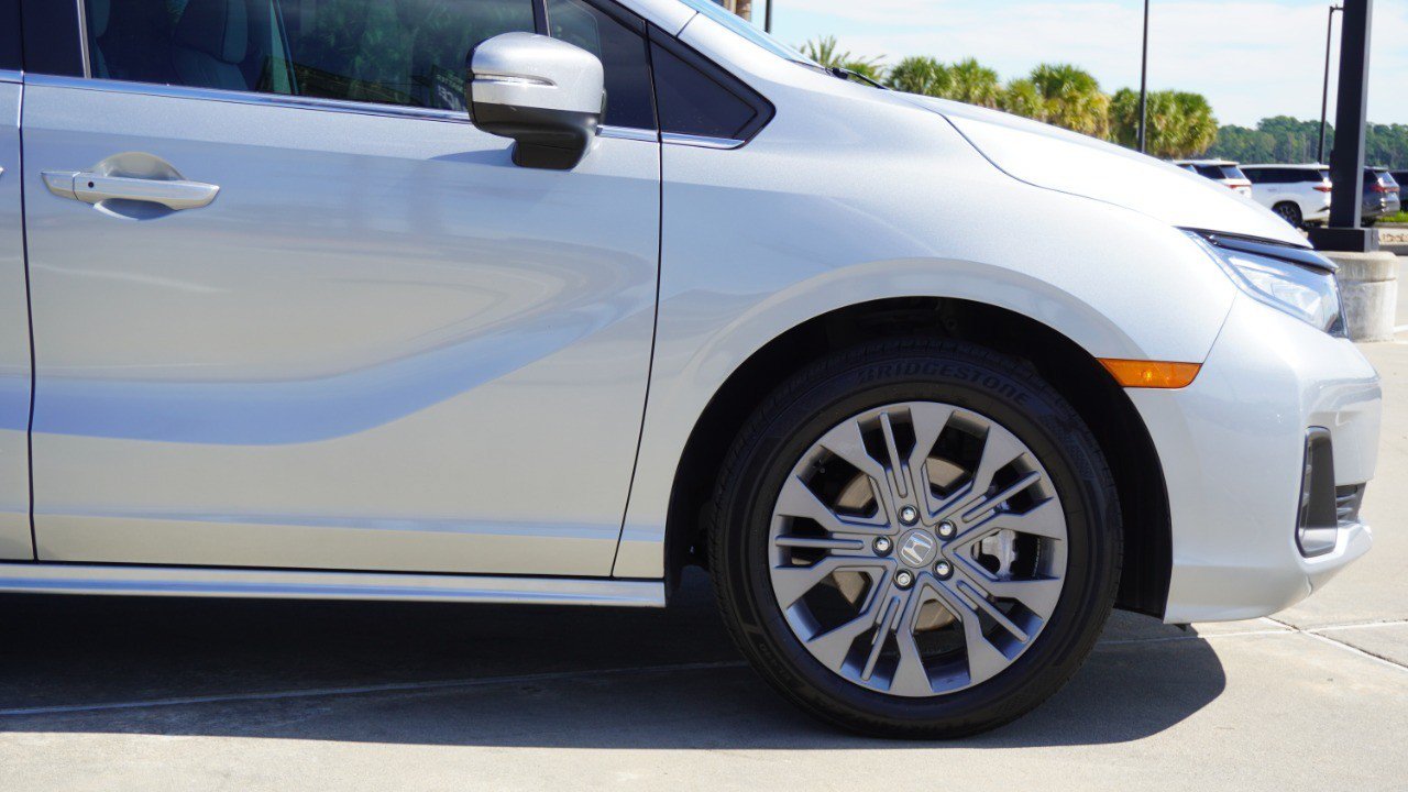 Used 2025 Honda Odyssey Touring image 9