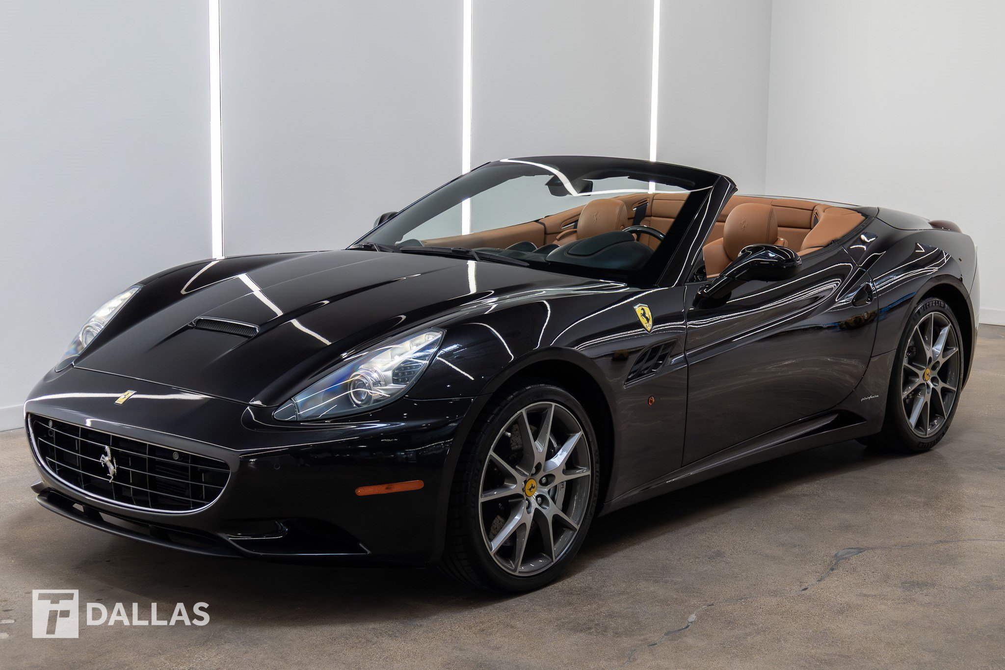 Used 2011 Ferrari California RWD image 6