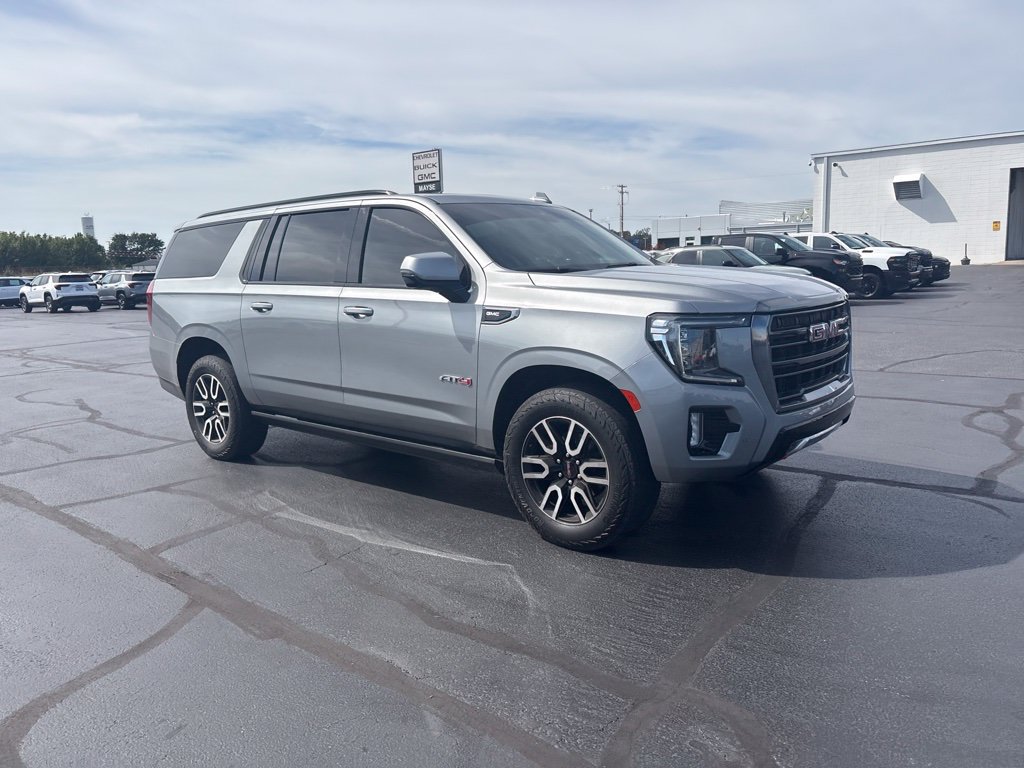 Used 2023 GMC Yukon XL AT4 w/ AT4 Premium Package AWD/4WD image 10