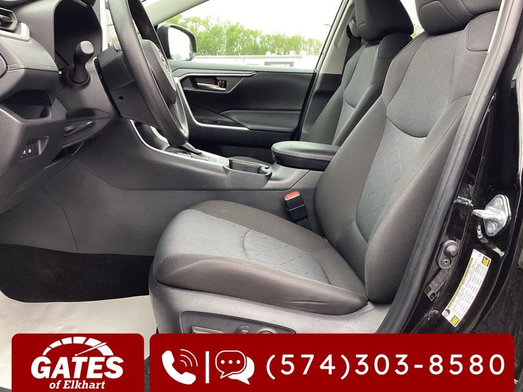 Used 2025 Toyota RAV4 XLE AWD/4WD image 14