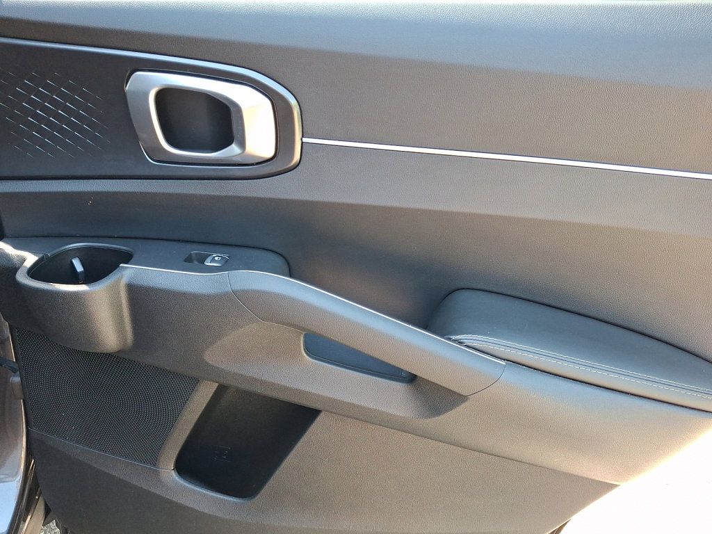 Used 2022 Kia Sorento LX FWD image 14