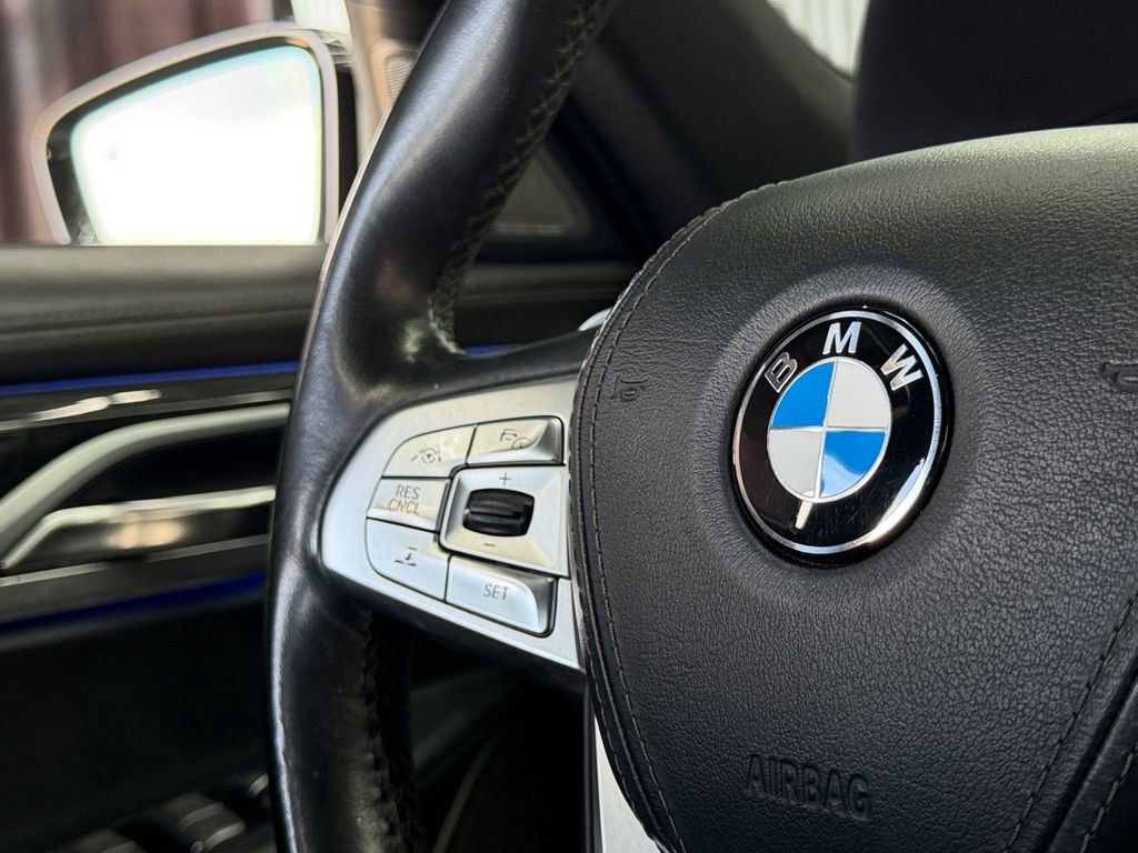 Used 2019 BMW 750i image 27