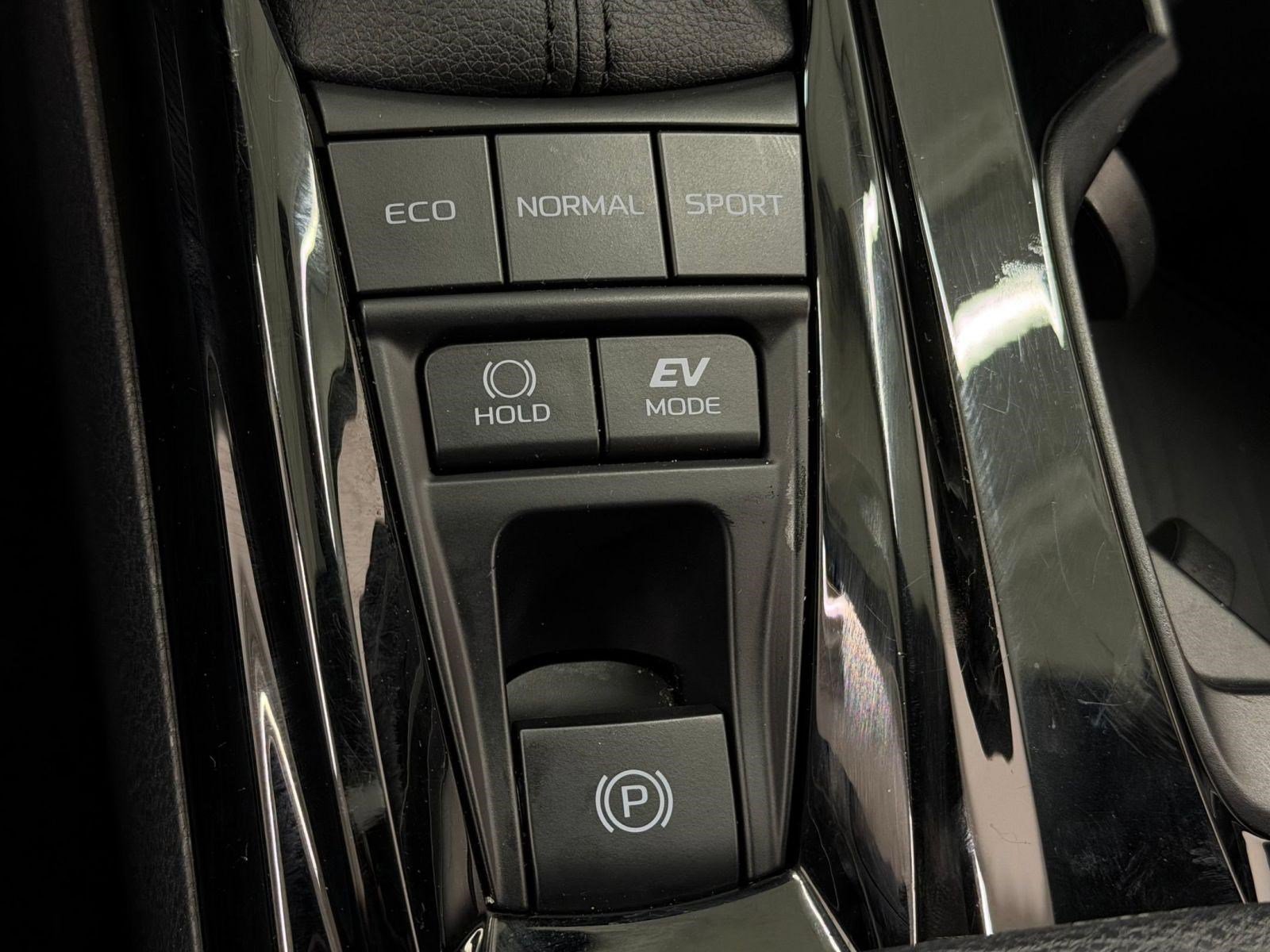 Used 2025 Toyota Camry XSE FWD image 28