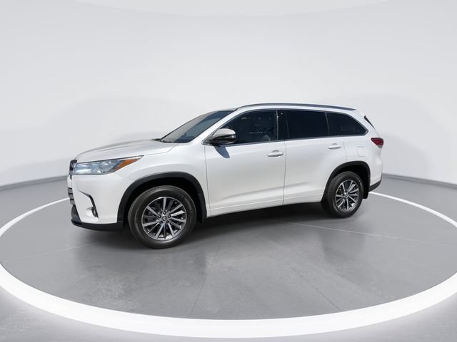 Used 2017 Toyota Highlander XLE AWD/4WD image 4