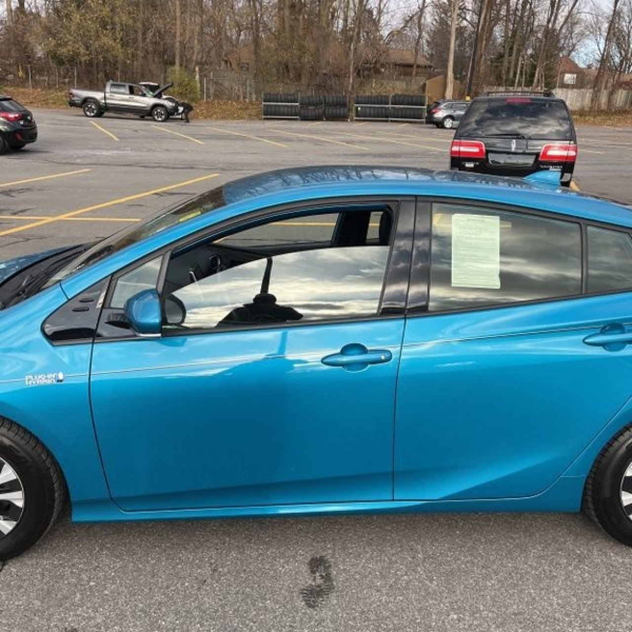 Used 2020 Toyota Prius Prime XLE image 3