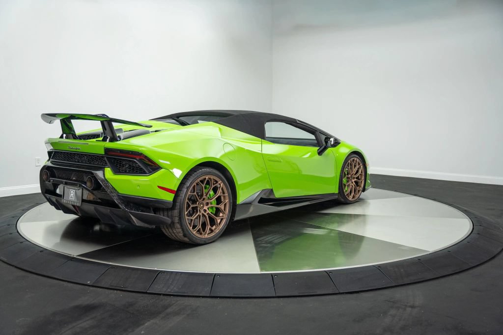 Used 2019 Lamborghini Huracan Performante AWD/4WD image 16