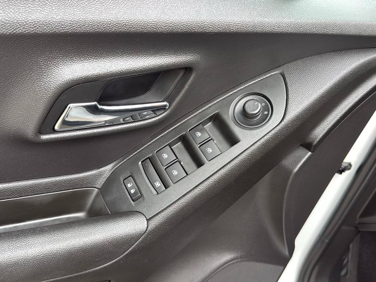 Used 2019 Chevrolet Trax LT w/ LT Convenience Package AWD/4WD image 33