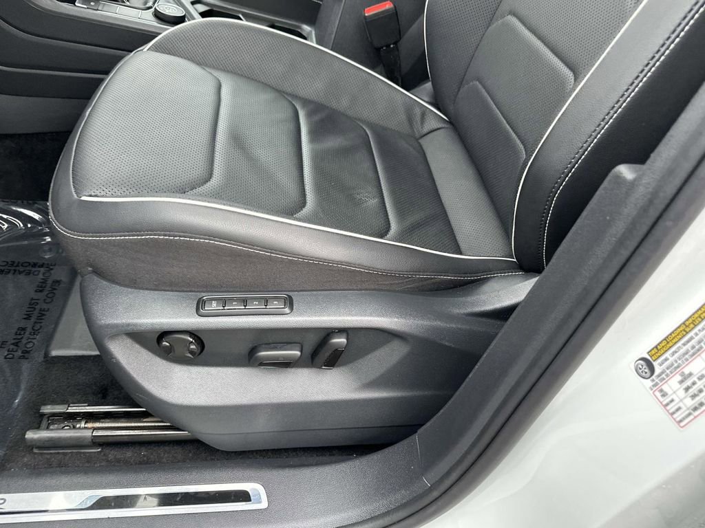 Certified 2023 Volkswagen Tiguan SEL R-Line image 23