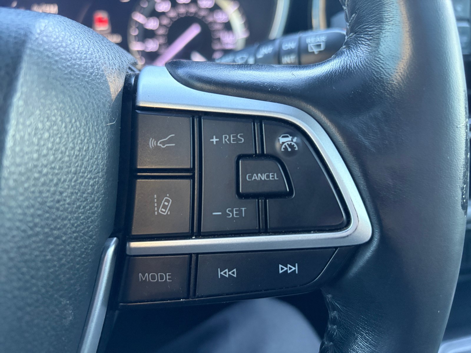 Used 2022 Toyota Highlander XLE AWD/4WD image 18