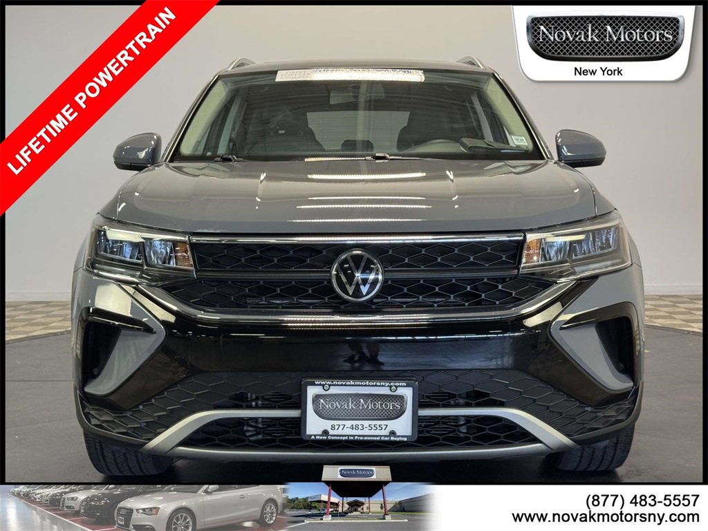 Used 2022 Volkswagen Taos SE image 2