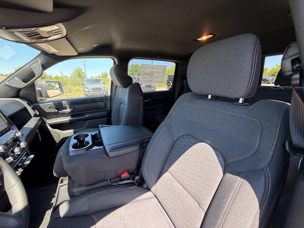 New 2026 RAM 1500 Express AWD/4WD image 13