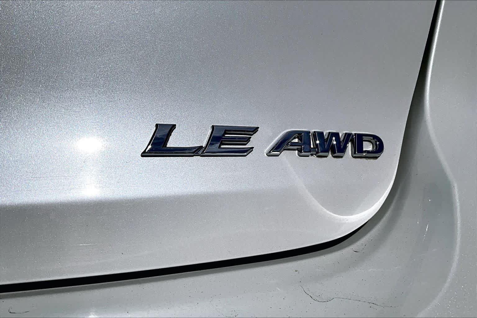 Used 2015 Toyota Venza LE AWD/4WD image 9