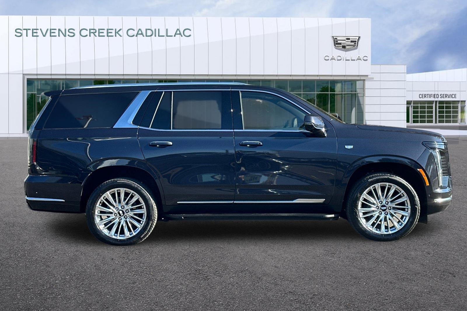 Used 2025 Cadillac Escalade Premium Luxury image 2