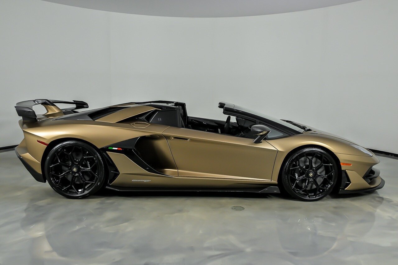 Used 2021 Lamborghini Aventador SVJ AWD/4WD image 15