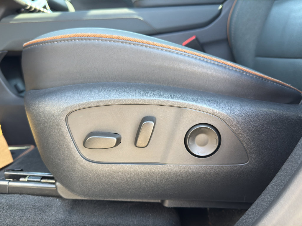 Used 2024 GMC Acadia AT4 w/ Super Cruise Package image 16